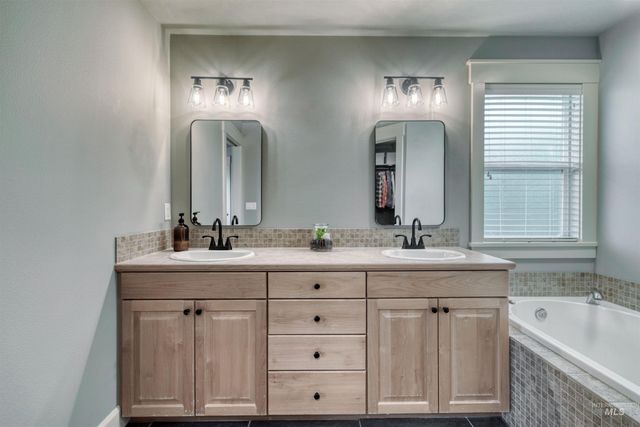 3989 N Park Crossing Ave, Meridian, ID 83646