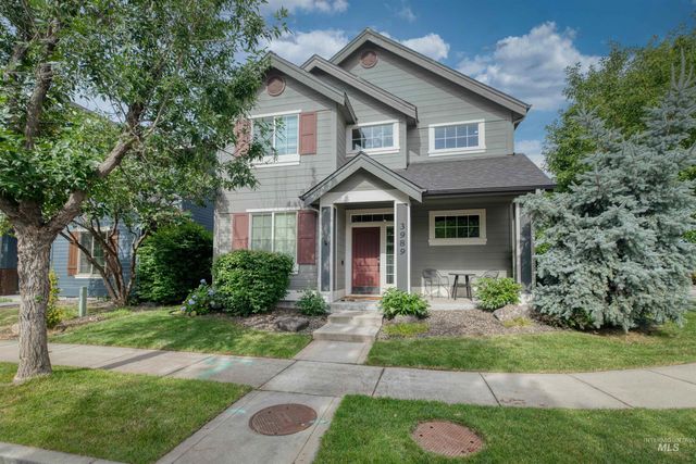 3989 N Park Crossing Ave, Meridian, ID 83646