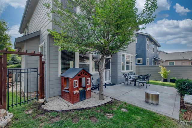 3989 N Park Crossing Ave, Meridian, ID 83646