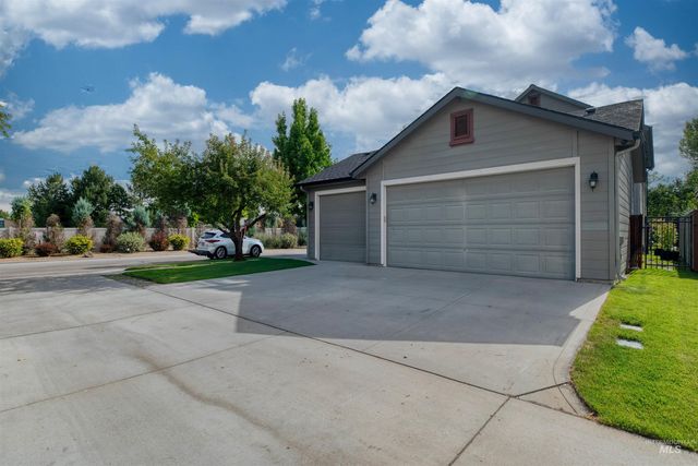 3989 N Park Crossing Ave, Meridian, ID 83646