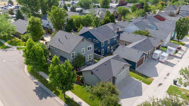 3989 N Park Crossing Ave, Meridian, ID 83646