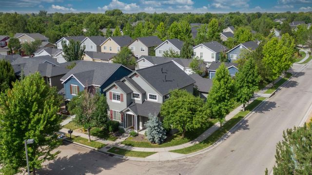 3989 N Park Crossing Ave, Meridian, ID 83646