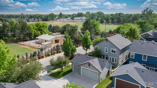 3989 N Park Crossing Ave, Meridian, ID 83646