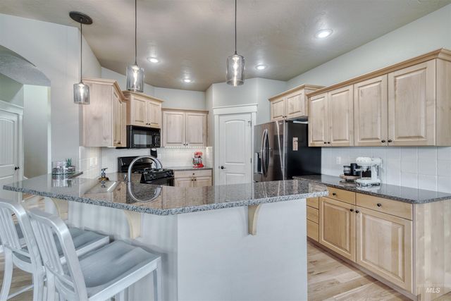 3989 N Park Crossing Ave, Meridian, ID 83646