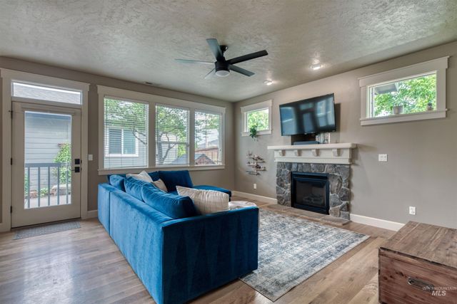 3989 N Park Crossing Ave, Meridian, ID 83646