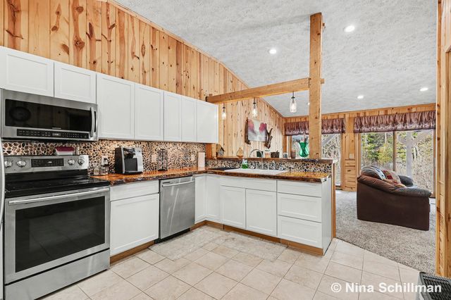 19550 Washington Road, Aetna Twp, MI 49336