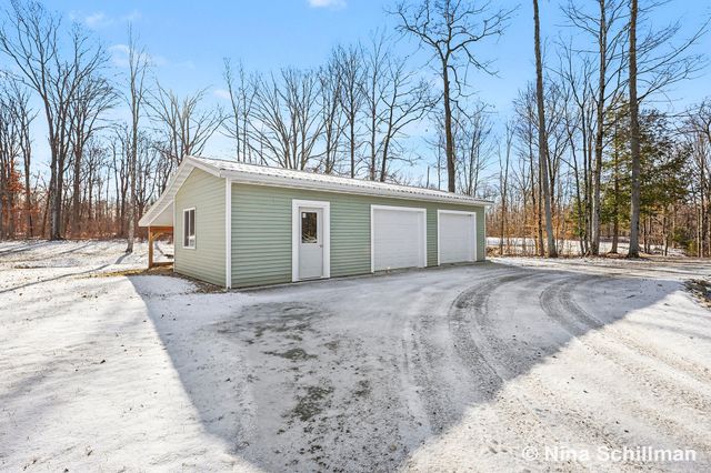 19550 Washington Road, Aetna Twp, MI 49336