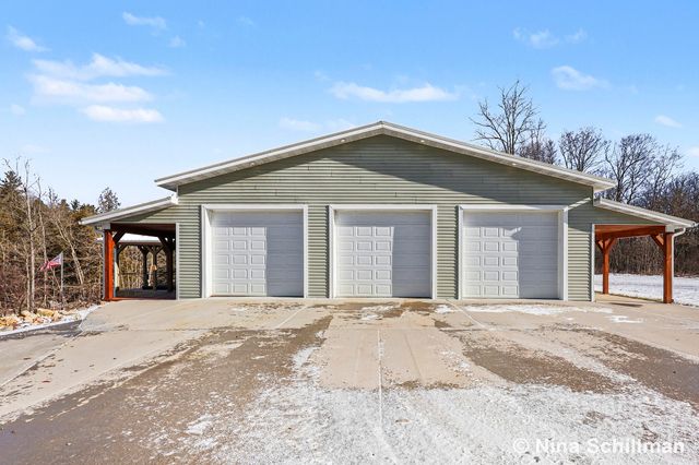 19550 Washington Road, Aetna Twp, MI 49336