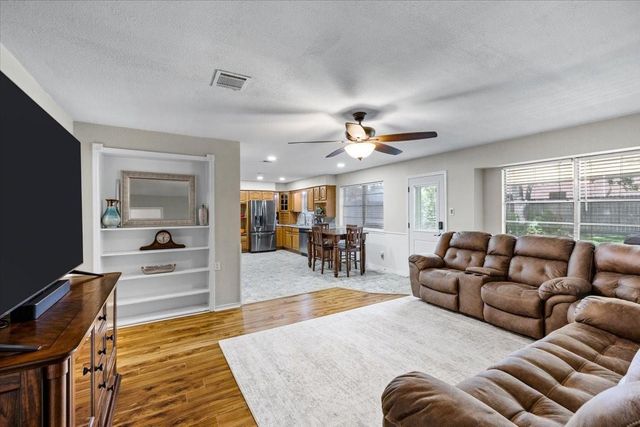 205 W Vaughn Lane, Deer Park, TX 77536