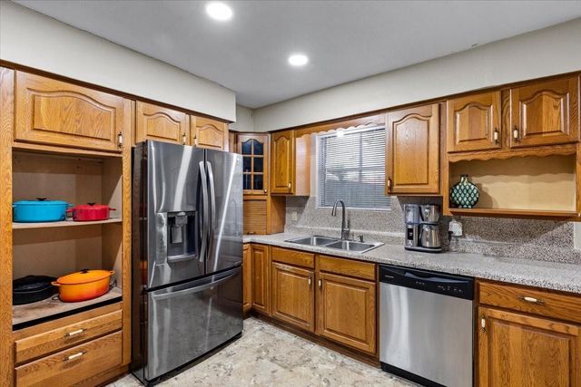 205 W Vaughn Lane, Deer Park, TX 77536