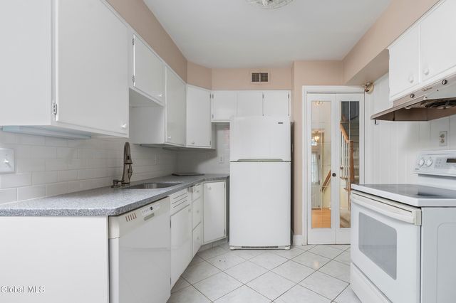 7 Clarendon Road, Albany, NY 12203