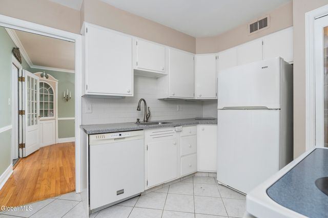 7 Clarendon Road, Albany, NY 12203