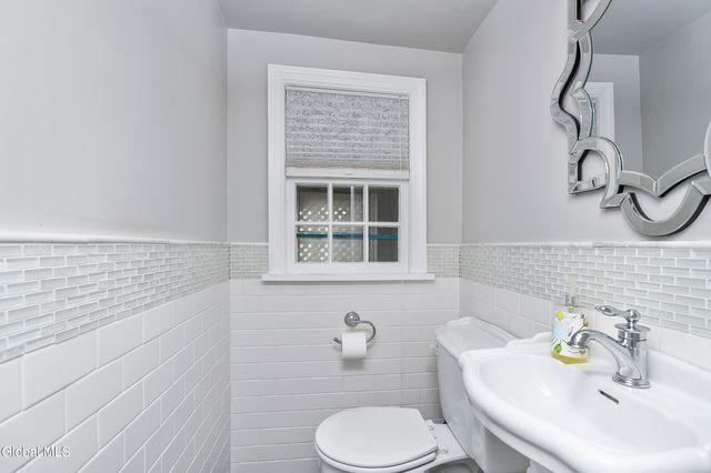 7 Clarendon Road, Albany, NY 12203