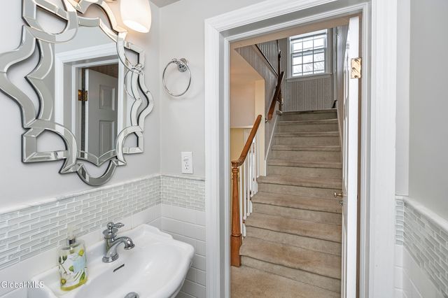 7 Clarendon Road, Albany, NY 12203