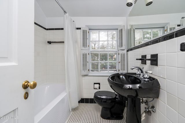 7 Clarendon Road, Albany, NY 12203