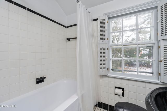 7 Clarendon Road, Albany, NY 12203