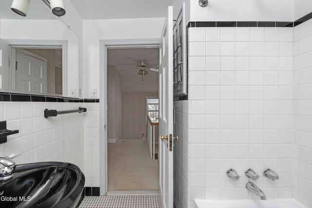 7 Clarendon Road, Albany, NY 12203