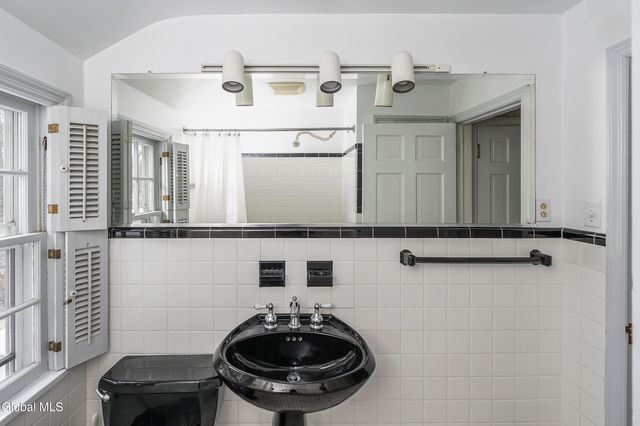 7 Clarendon Road, Albany, NY 12203