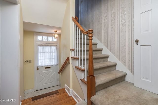 7 Clarendon Road, Albany, NY 12203