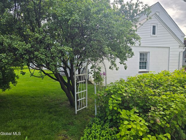 7 Clarendon Road, Albany, NY 12203