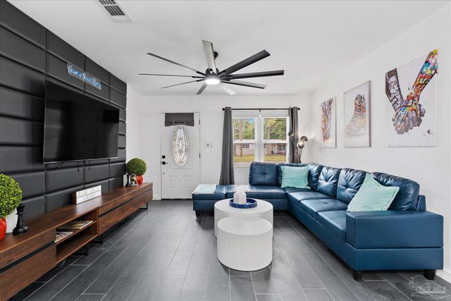 204 Fairfax Dr, Pensacola, FL 32503