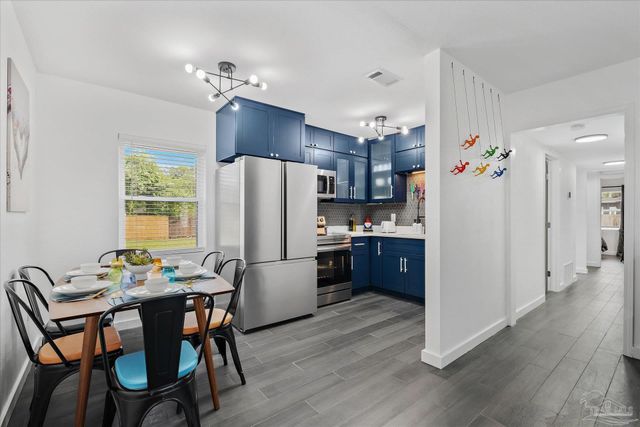 204 Fairfax Dr, Pensacola, FL 32503