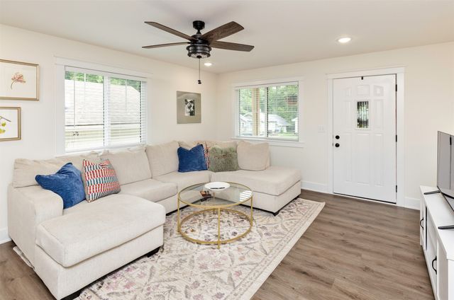 2811 Payne Road, Des Moines, IA 50310