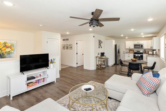 2811 Payne Road, Des Moines, IA 50310