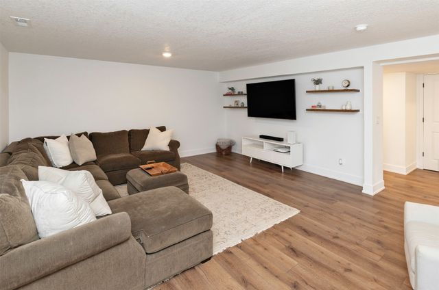 2811 Payne Road, Des Moines, IA 50310