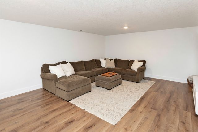 2811 Payne Road, Des Moines, IA 50310