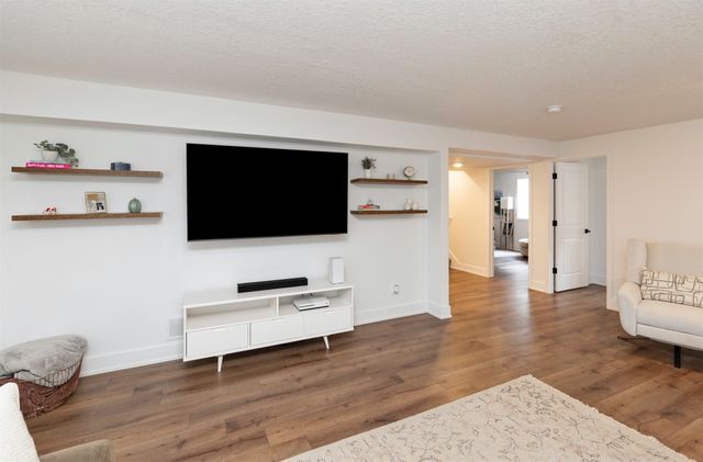 2811 Payne Road, Des Moines, IA 50310