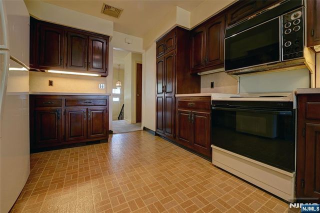 301 Grand Boulevard, Emerson, NJ 07630