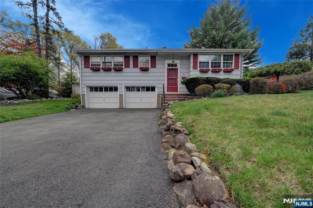 301 Grand Boulevard, Emerson, NJ 07630