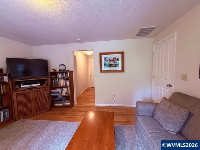 7030 SW Deerhaven Dr, Corvallis, OR 97333