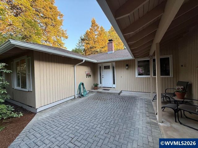 7030 SW Deerhaven Dr, Corvallis, OR 97333