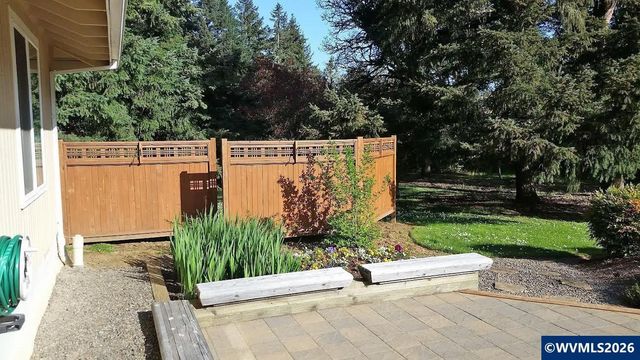 7030 SW Deerhaven Dr, Corvallis, OR 97333