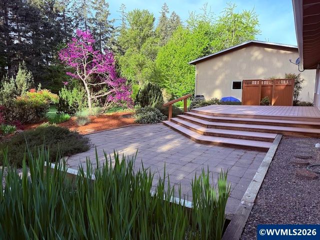 7030 SW Deerhaven Dr, Corvallis, OR 97333