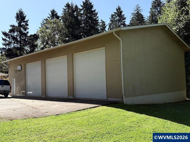 7030 SW Deerhaven Dr, Corvallis, OR 97333