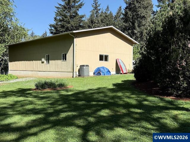 7030 SW Deerhaven Dr, Corvallis, OR 97333