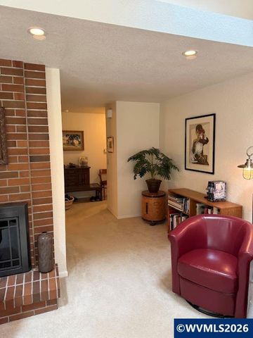 7030 SW Deerhaven Dr, Corvallis, OR 97333
