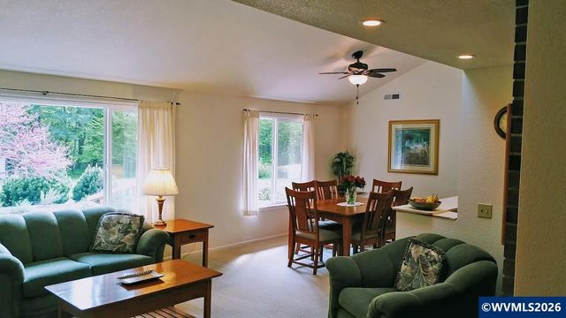 7030 SW Deerhaven Dr, Corvallis, OR 97333