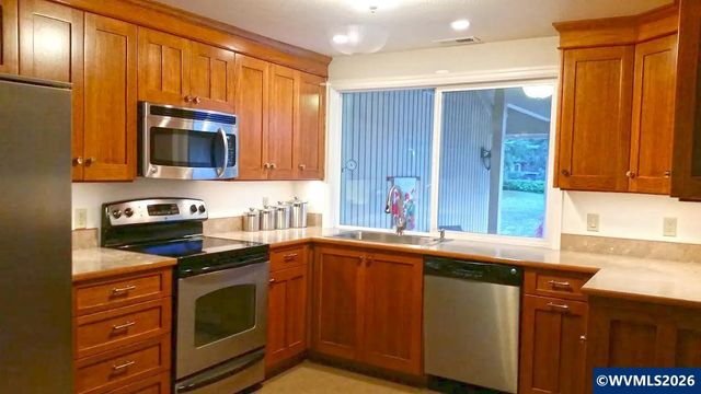 7030 SW Deerhaven Dr, Corvallis, OR 97333