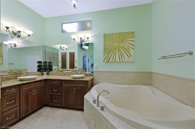 907 SW 51st TER, Cape Coral, FL 33914