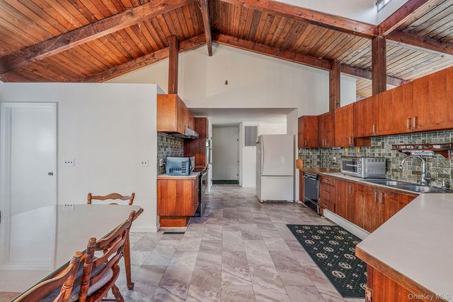 10 Sylvan Lane, Miller Place, NY 11764