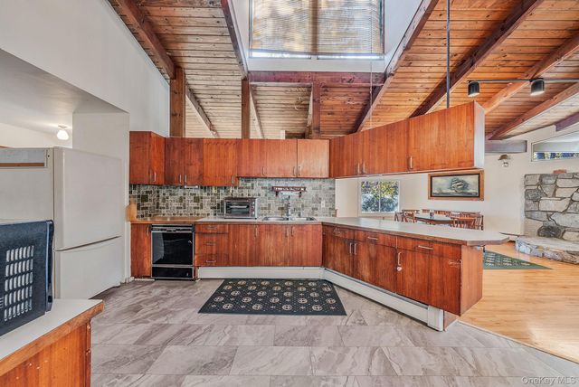 10 Sylvan Lane, Miller Place, NY 11764