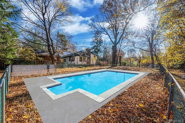 10 Sylvan Lane, Miller Place, NY 11764