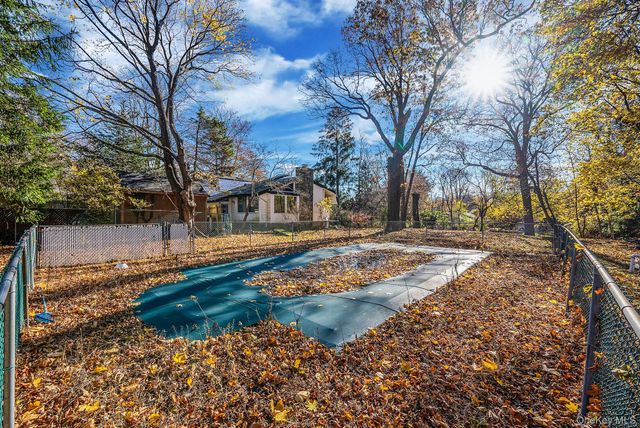 10 Sylvan Lane, Miller Place, NY 11764