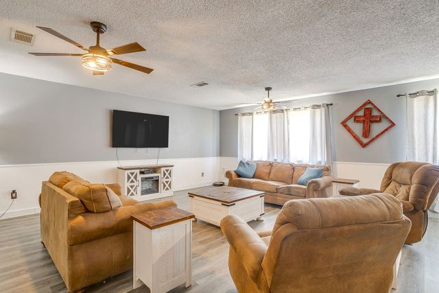 731 NW Wood Street, Burleson, TX 76028
