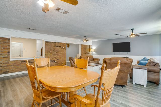 731 NW Wood Street, Burleson, TX 76028