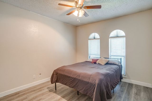 731 NW Wood Street, Burleson, TX 76028